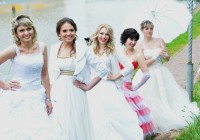 Смоленск вновь покорили сбежавшие невесты. Фотоотчёт и видео