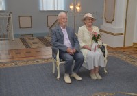В Смоленске «молодоженов» поздравили с «бриллиантовой» свадьбой