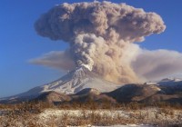 Камчатский вулкан Шивелуч выбросил в воздух столб пепла высотой 6 км