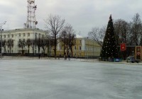 В Смоленске на площади Ленина залили главный каток