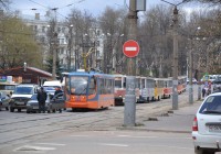 Сегодня утром микроавтобус столкнулся с легковушкой на улице Тенишевой