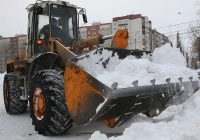 Коммунальщики Смоленска борются с последствиями снежного шторма «Елена»