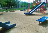 В Смоленске приводят в порядок детские площадки
