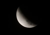 В Сети появились фотографии вчерашнего лунного затмения