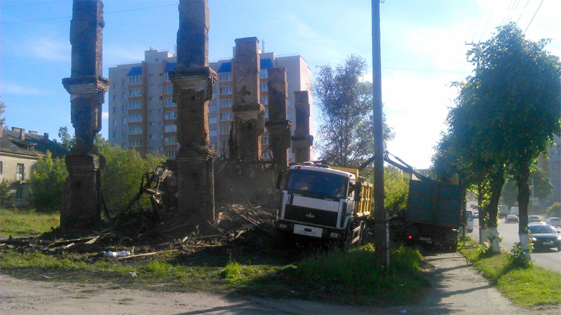 В Смоленске стало одним бараком меньше