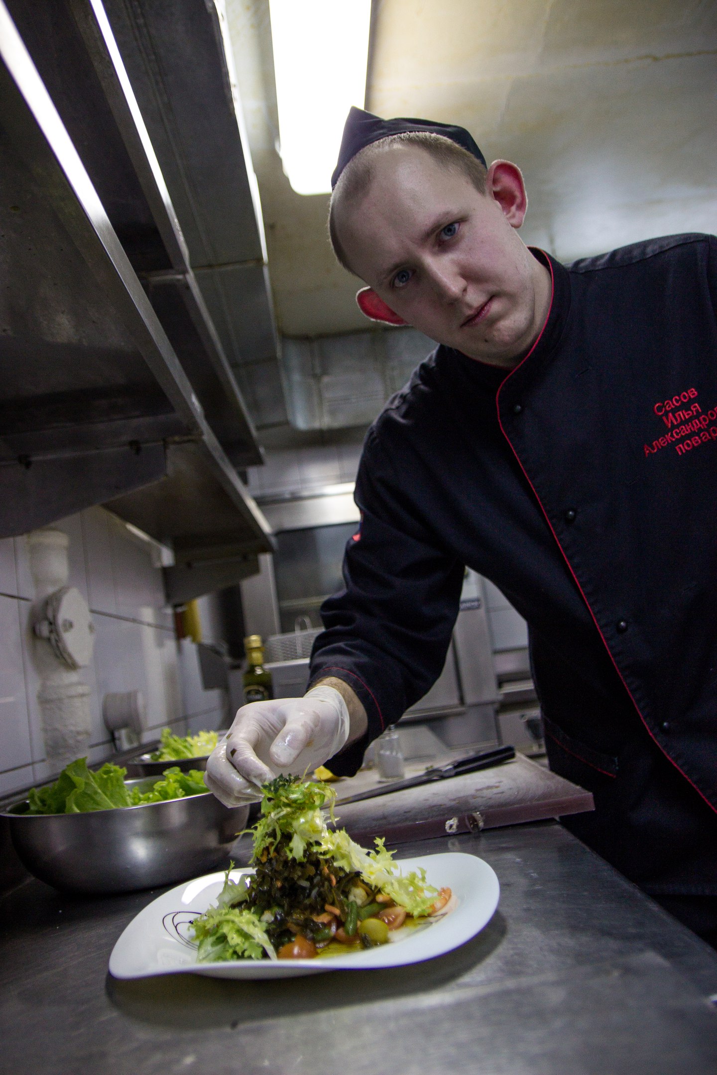 илья на кухне