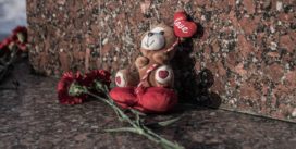 В Смоленске прошла траурная акция в память о погибших в Кемерове