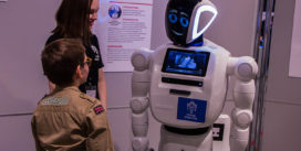 В Смоленске открылась выставка с говорящими роботами. Пообщаемся?