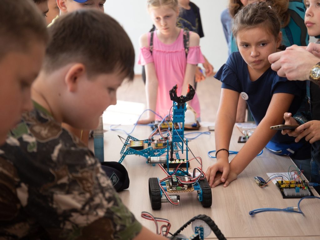 В Смоленске открылся центр робототехники и аддитивных технологий